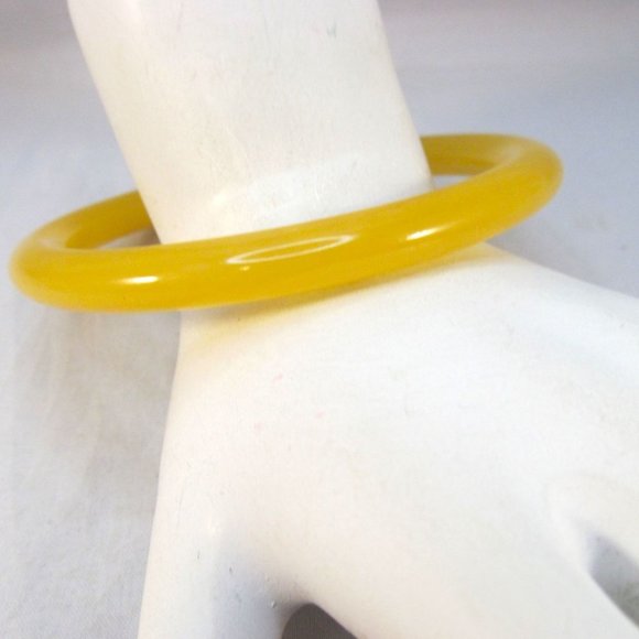 Vintage Yellow Marbled Bakelite Bangle Bracelet - Picture 2 of 10